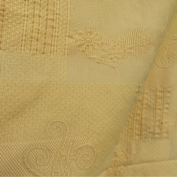 Beautiful Golden Yellow Oval Tablecloth - Picture 7 of 10